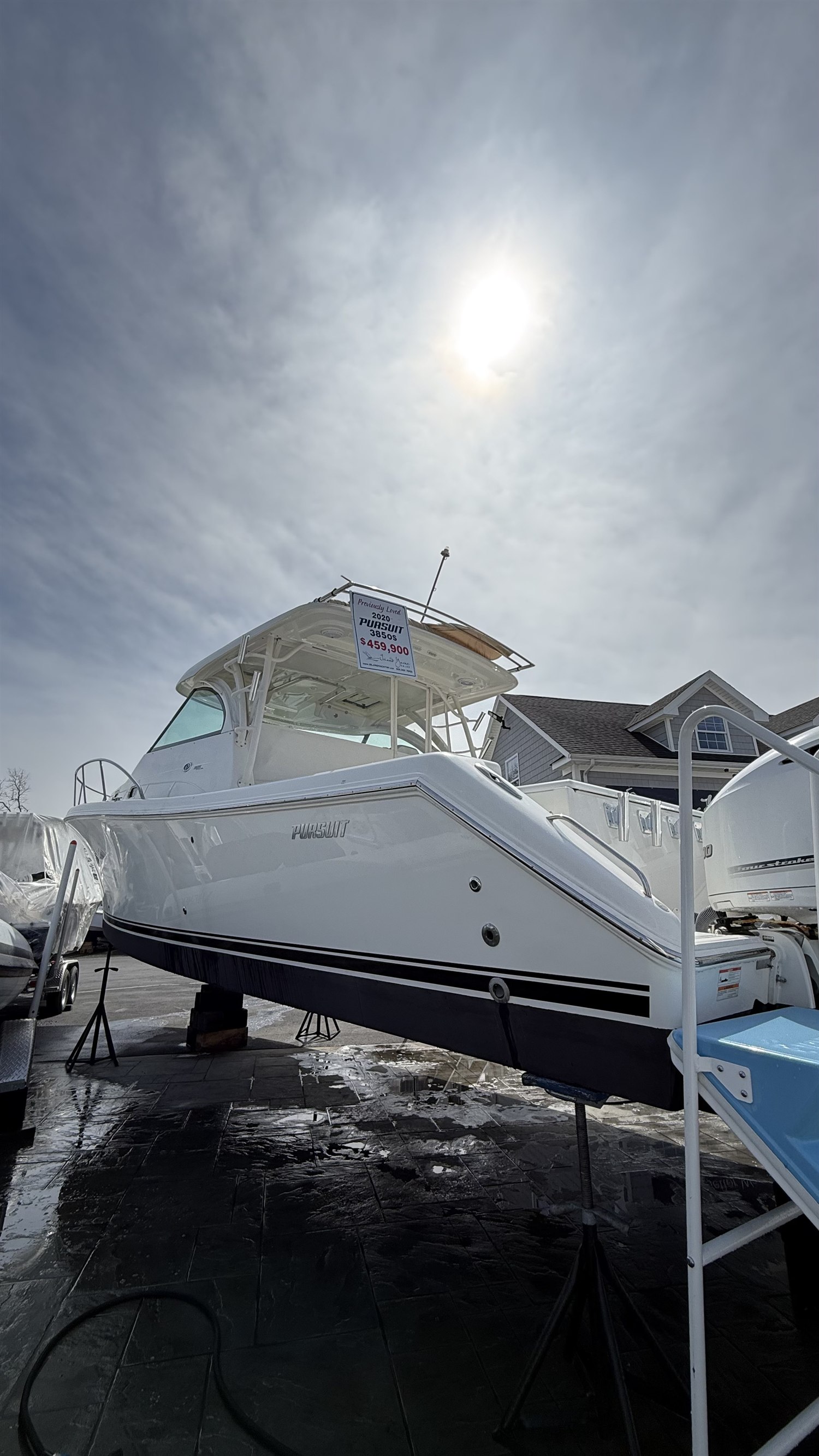 Pursuit 385 boat marine detail